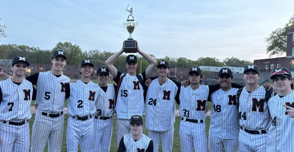 The Mamaroneck varsity baseball team after a big win!